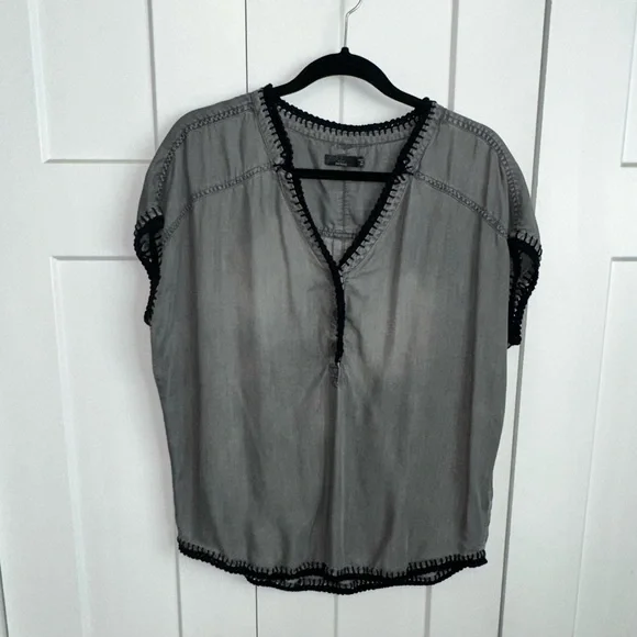 Prana Gray Cap Sleeve Relaxed Blouse With Hand Crocheted Black Trim large - Picture 1 of 7